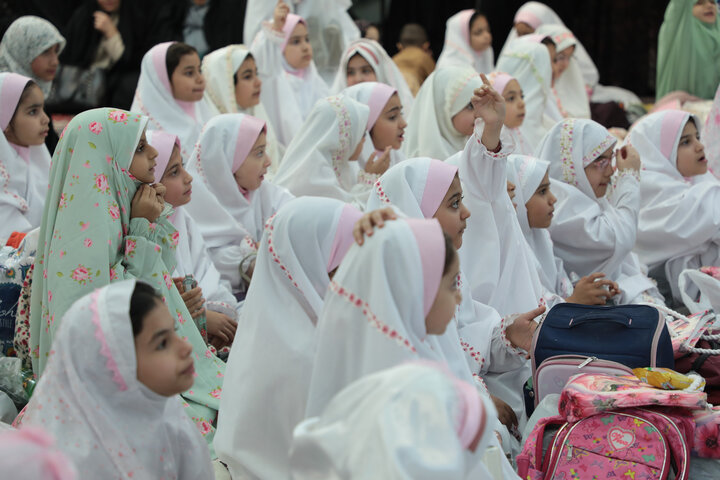 تصاویر/ مراسم  جشن تکلیف دخترانه در امامزاده موسی مبرقع(ع)