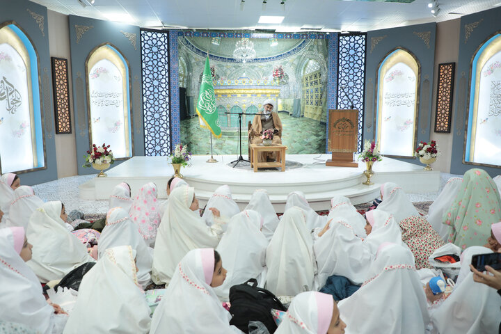 تصاویر/ مراسم  جشن تکلیف دخترانه در امامزاده موسی مبرقع(ع)