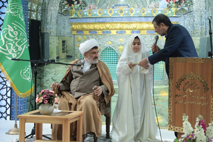 تصاویر/ مراسم  جشن تکلیف دخترانه در امامزاده موسی مبرقع(ع)