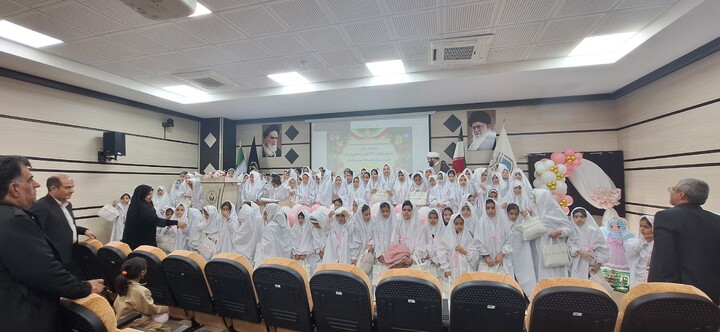 جشن تکلیف ۲۶۲ نفر از دختران ماه در یاسوج برگزار شد.