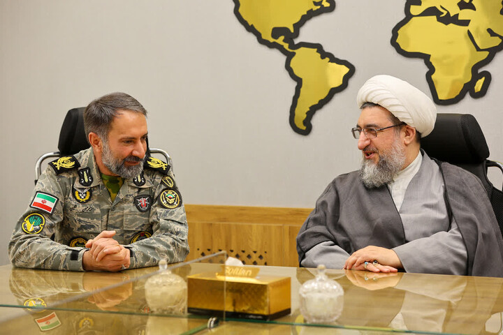 تصاویر | دیدار نماینده ولی فقیه در استان آذربایجان شرقی با فرماندهان فرماندهی قرارگاه منطقه‌ای شمال‌غرب نیروی زمینی ارتش جمهوری اسلامی ایران