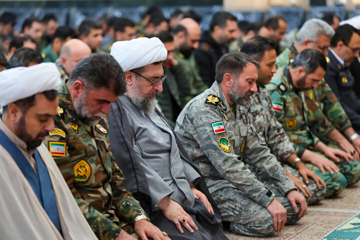 تصاویر | دیدار نماینده ولی فقیه در استان آذربایجان شرقی با فرماندهان فرماندهی قرارگاه منطقه‌ای شمال‌غرب نیروی زمینی ارتش جمهوری اسلامی ایران