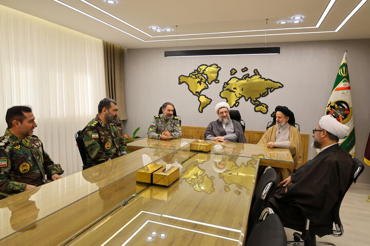 تصاویر | دیدار نماینده ولی فقیه در استان آذربایجان شرقی با فرماندهان فرماندهی قرارگاه منطقه‌ای شمال‌غرب نیروی زمینی ارتش جمهوری اسلامی ایران