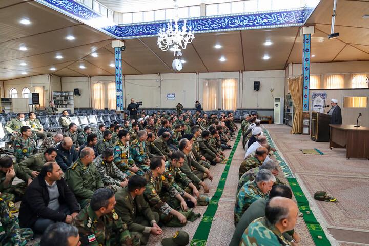 تصاویر | دیدار نماینده ولی فقیه در استان آذربایجان شرقی با فرماندهان فرماندهی قرارگاه منطقه‌ای شمال‌غرب نیروی زمینی ارتش جمهوری اسلامی ایران