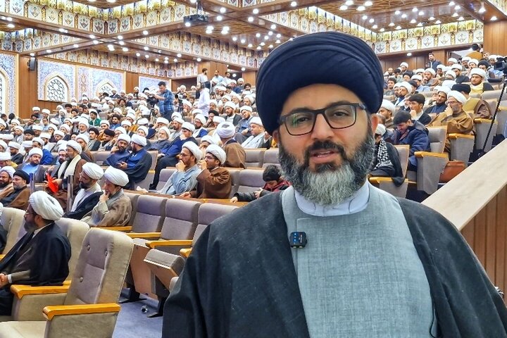 پاسخگویی به سؤالات دینی به ۱۳ زبان دنیا در مسیر پیاده‌روی اربعین