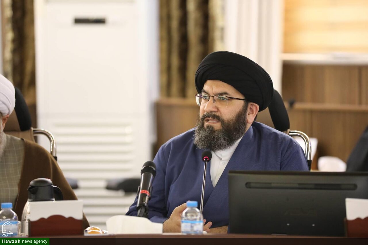 صرف مطرح کردن مشکلات چیزی را حل نمی‌کند