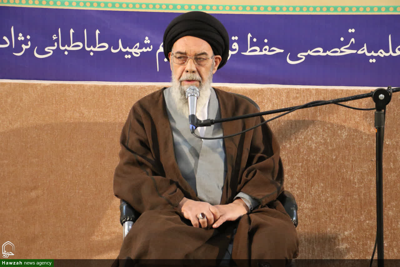 حفظ قرآن در کنار عمل و اخلاق قرآنی داشتن، نجات بخش انسان است