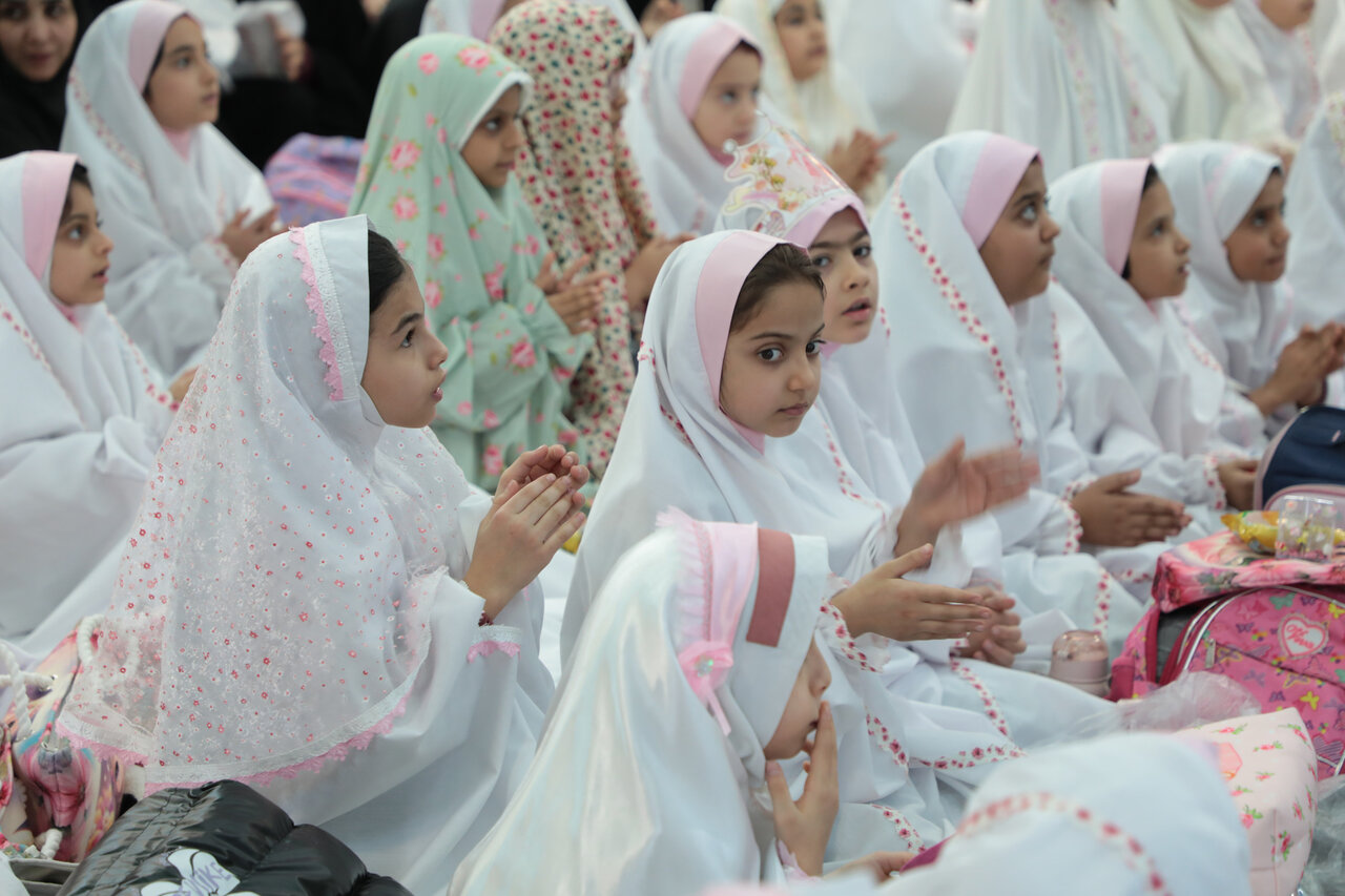 تصاویر/ مراسم  جشن تکلیف دخترانه در امامزاده موسی مبرقع(ع)