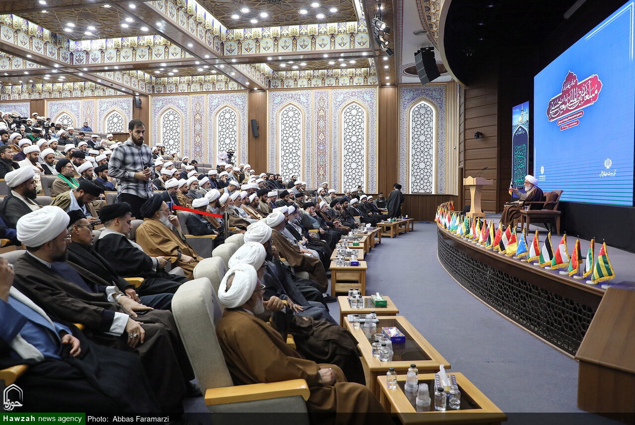 خدمت به آرمان‌های عاشورا ضامن بقای اسلام است / در مسیر خدمت، مجاهدانه عمل کنیم