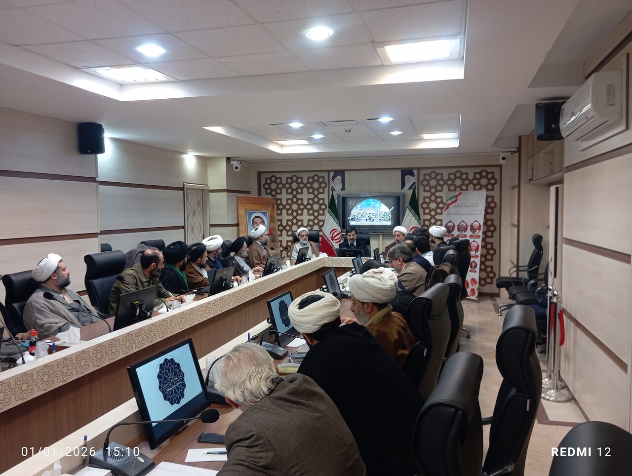 قم به «پایتخت علمی و فرهنگی» تبدیل شود / از ظرفیت‌های حوزه برای توسعه ملی استفاده شود