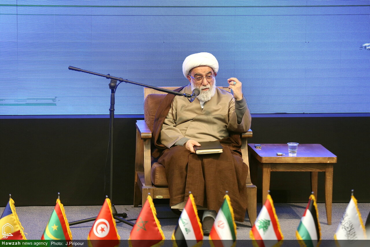 خدمت به آرمان‌های عاشورا ضامن بقای اسلام است / در مسیر خدمت، مجاهدانه عمل کنیم