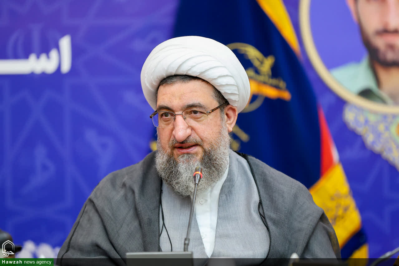 پدران شهدا، پدران معنوی جامعه و الگوی صبر و وفاداری هستند