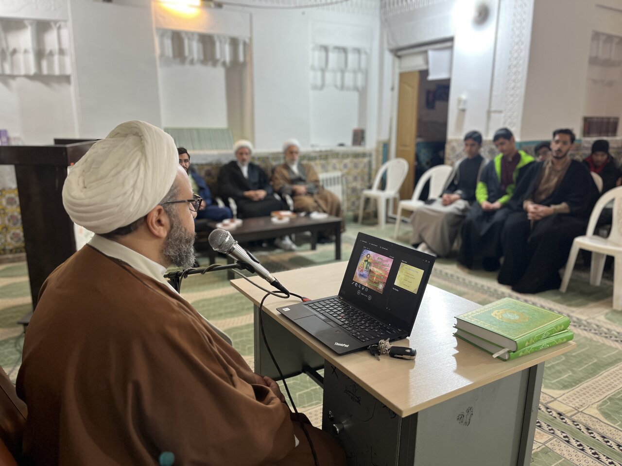 تقدیر از طلاب پژوهشگر در اختتامیه جشنواره علامه حلی مدرسه علمیه ابراهیمیه کرمان