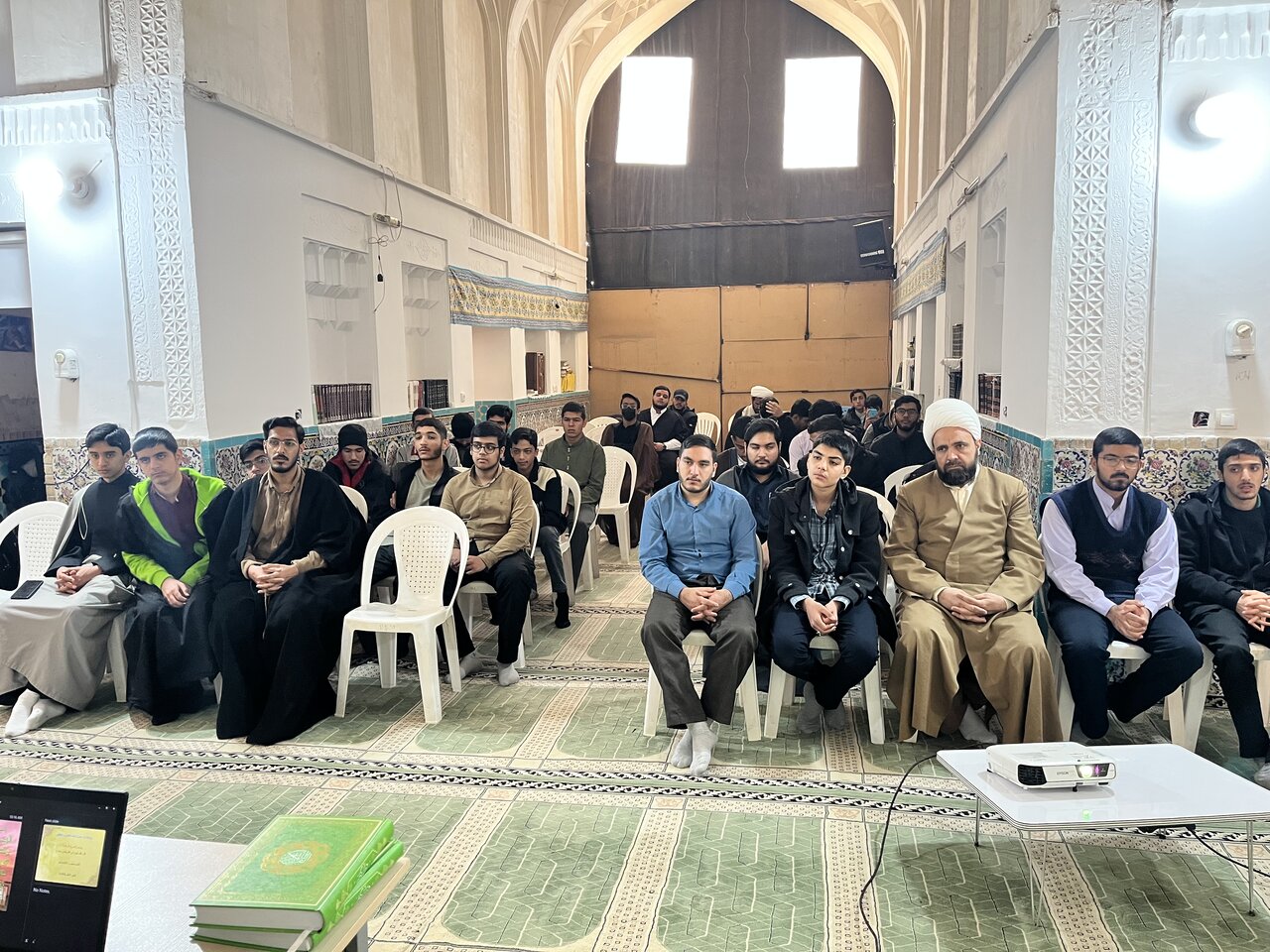 تقدیر از طلاب پژوهشگر در اختتامیه جشنواره علامه حلی مدرسه علمیه ابراهیمیه کرمان