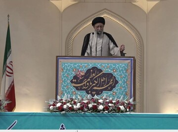 جمهوری اسلامی بدون وابستگی به بیگانگان مسائل خود را حل می‌کند