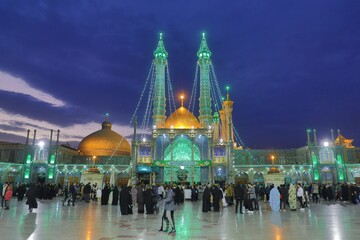 تصاویر/ حال و هوای حرم مطهر حضرت معصومه (س) در شب میلاد امیرالمومنین علیه السلام