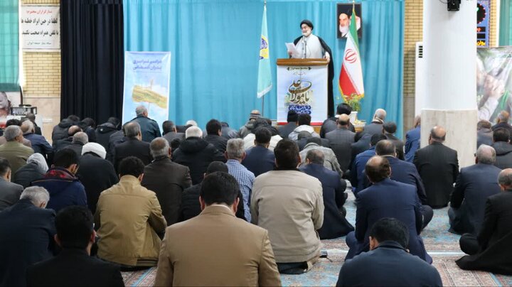 تصاویر/ اقامه نماز جمعه در شهرستان ایوان