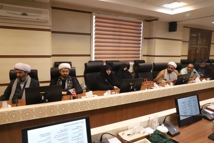 تصاویر/ حضور استاندار قم در جلسه ستاد راهبری حوزه‌های علمیه