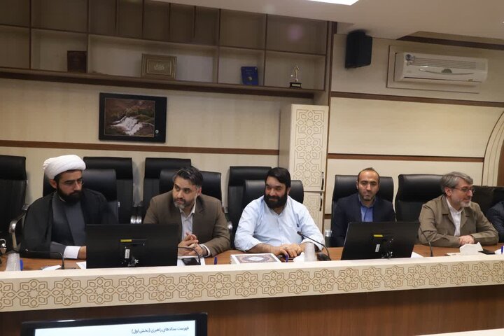 تصاویر/ حضور استاندار قم در جلسه ستاد راهبری حوزه‌های علمیه