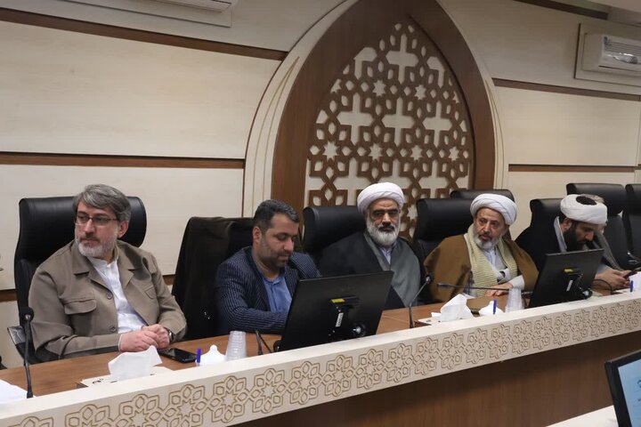 تصاویر/ حضور استاندار قم در جلسه ستاد راهبری حوزه‌های علمیه