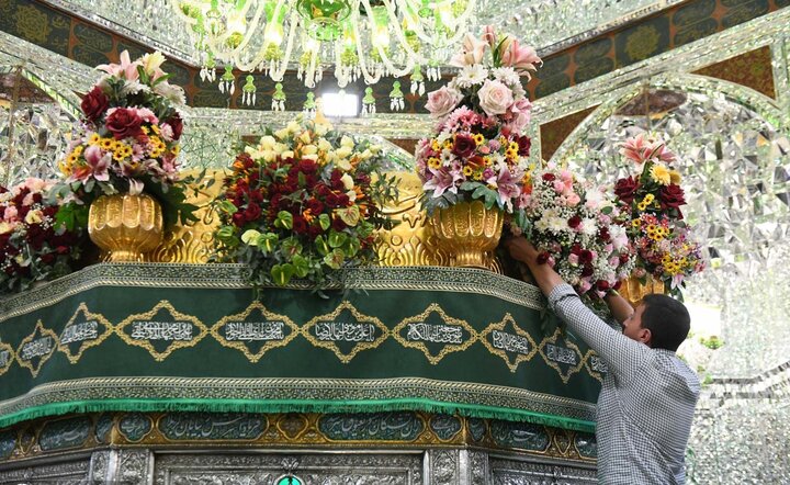 فیلم/ گل‌آرایی حرم حضرت عبدالعظیم(ع) به مناسبت ولادت امام علی(ع)