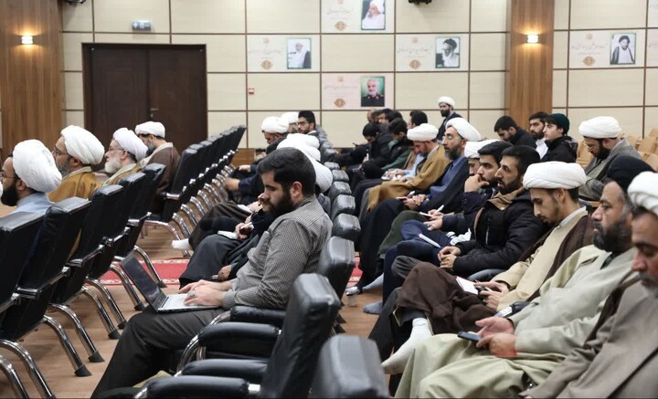 تصاویر/ نشست هم‌اندیشی حجت‌الاسلام والمسلمین عالم زاده نوری معاون تهذیب و تربیت حوزه های علمیه کشور با مربیان اعتکاف یزد