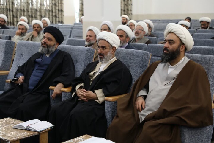 تصاویر/ دومین روز از برگزاری دوره تکمیلی تعالی مدیران، کادر و اساتید با حضور معاون تهذیب و تربیت حوزه های علمیه کشور