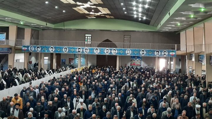 تصاویر/اقامه نماز عبادی سیاسی جمعه در خمین