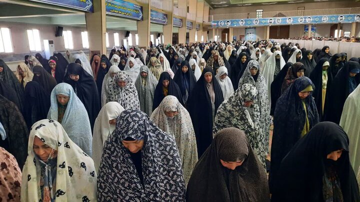 تصاویر/اقامه نماز عبادی سیاسی جمعه در خمین