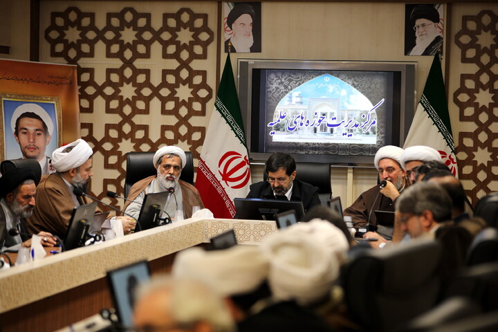 تصاویر/دیدار دبیران ستادهای راهبردی حوزه های علمیه با استاندار قم