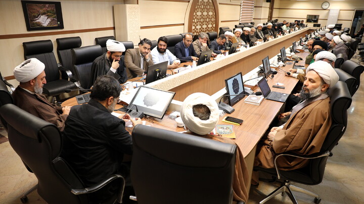 تصاویر/دیدار دبیران ستادهای راهبردی حوزه های علمیه با استاندار قم