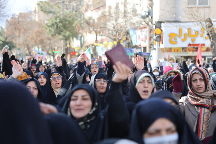 تصاویر / خروش مردم همدان در محکومیت هتک حرمت اغتشاشگران به ساحت قرآن کریم