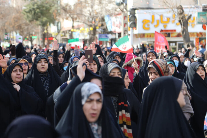 تصاویر / خروش مردم همدان در محکومیت هتک حرمت اغتشاشگران به ساحت قرآن کریم