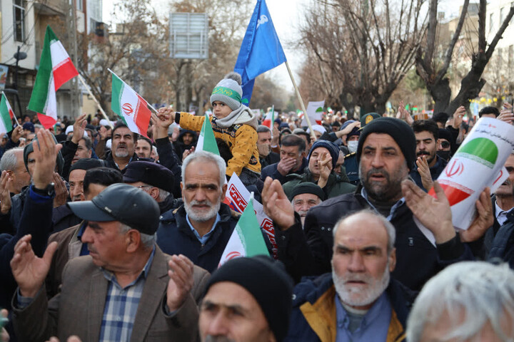 تصاویر / خروش مردم همدان در محکومیت هتک حرمت اغتشاشگران به ساحت قرآن کریم