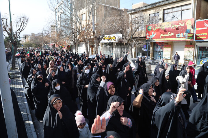 تصاویر / خروش مردم همدان در محکومیت هتک حرمت اغتشاشگران به ساحت قرآن کریم