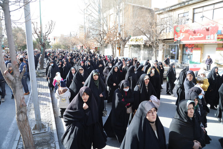 تصاویر / خروش مردم همدان در محکومیت هتک حرمت اغتشاشگران به ساحت قرآن کریم