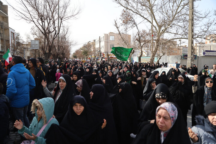 تصاویر / خروش مردم همدان در محکومیت هتک حرمت اغتشاشگران به ساحت قرآن کریم