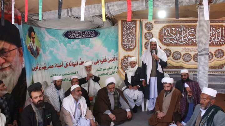 آغاز به‌کار موکب طلاب سطح عالی کرمان با اجرای برنامه‌های عبادی، فرهنگی و مشاوره‌ای در مسیر گلزار شهدای کرمان – جمعه، دی‌ماه ۱۴۰۴