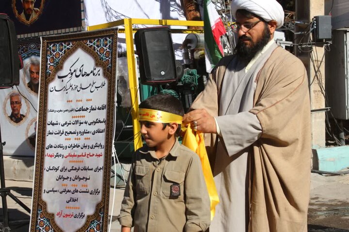 آغاز به‌کار موکب طلاب سطح عالی کرمان با اجرای برنامه‌های عبادی، فرهنگی و مشاوره‌ای در مسیر گلزار شهدای کرمان – جمعه، دی‌ماه ۱۴۰۴