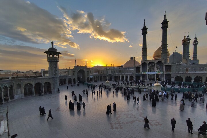 تصاویر/ حال و هوای حرم مطهر حضرت معصومه (س) در شب میلاد امیرالمومنین علیه السلام