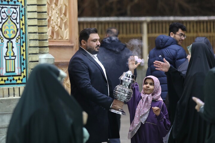 تصاویر/ حال و هوای حرم مطهر حضرت معصومه (س) در شب میلاد امیرالمومنین علیه السلام