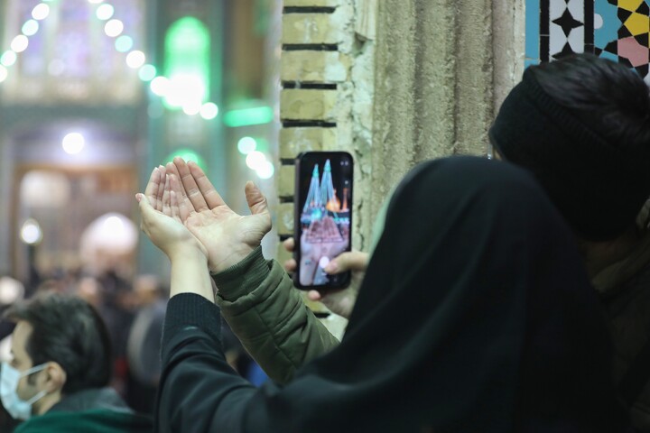 تصاویر/ حال و هوای حرم مطهر حضرت معصومه (س) در شب میلاد امیرالمومنین علیه السلام