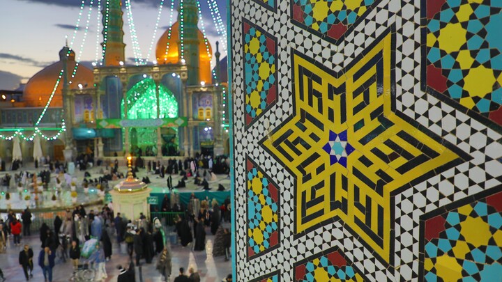 تصاویر/ حال و هوای حرم مطهر حضرت معصومه (س) در شب میلاد امیرالمومنین علیه السلام