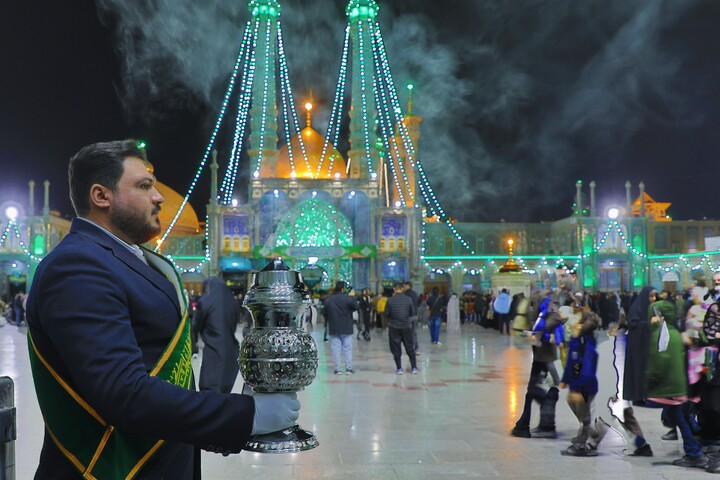 تصاویر/ حال و هوای حرم مطهر حضرت معصومه (س) در شب میلاد امیرالمومنین علیه السلام