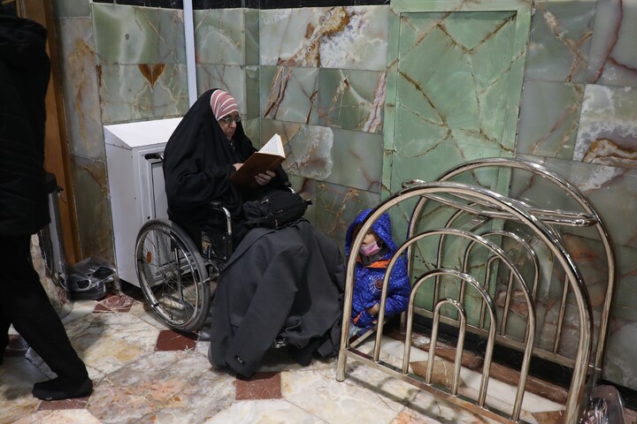 تصاویر/ حال و هوای حرم مطهر حضرت معصومه (س) در شب میلاد امیرالمومنین علیه السلام