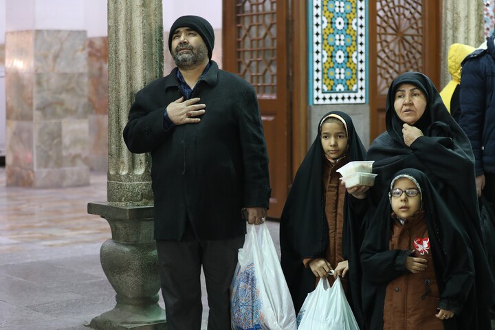 تصاویر/ حال و هوای حرم مطهر حضرت معصومه (س) در شب میلاد امیرالمومنین علیه السلام