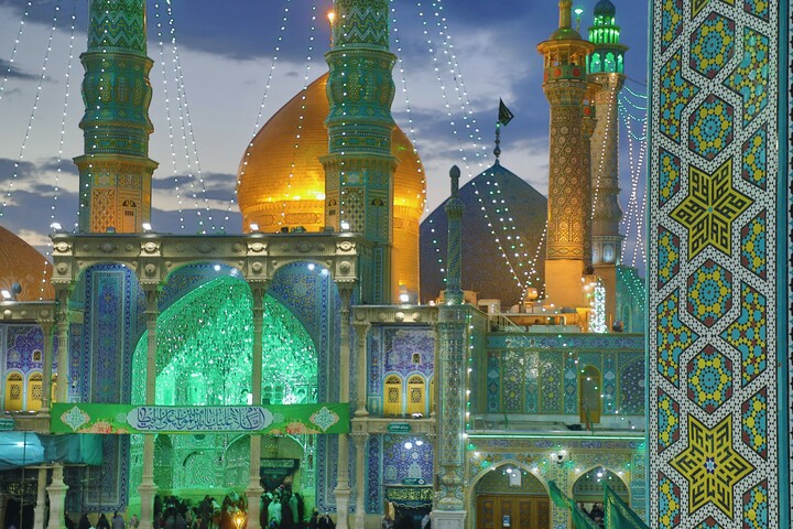 تصاویر/ حال و هوای حرم مطهر حضرت معصومه (س) در شب میلاد امیرالمومنین علیه السلام