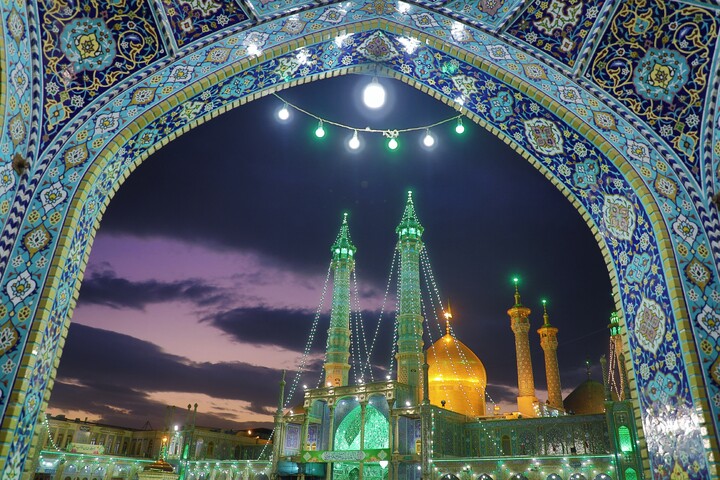 تصاویر/ حال و هوای حرم مطهر حضرت معصومه (س) در شب میلاد امیرالمومنین علیه السلام