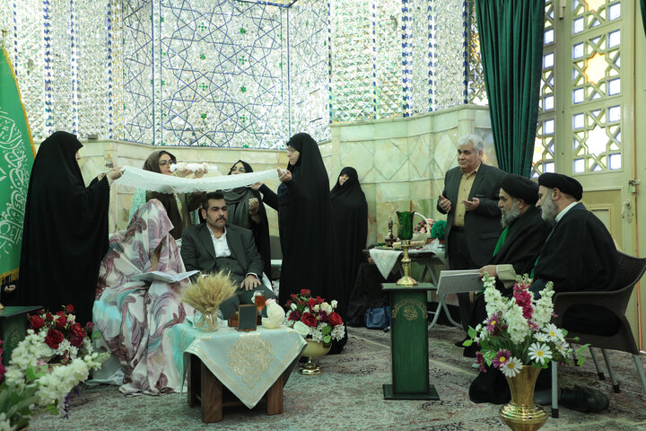 تصاویر/ خطبه عقد زوج جوان در حرم مطهر امامزاده موسی مبرقع(ع) قم جاری شد