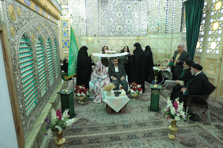 تصاویر/ خطبه عقد زوج جوان در حرم مطهر امامزاده موسی مبرقع(ع) قم جاری شد